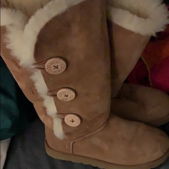 Ugg long button boots - Picture 2 of 2